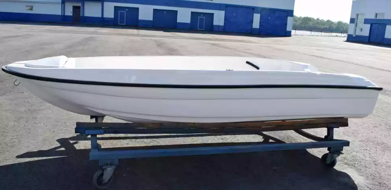 Стеклопластиковая лодка Пингвин (тримаран) в Сызрани