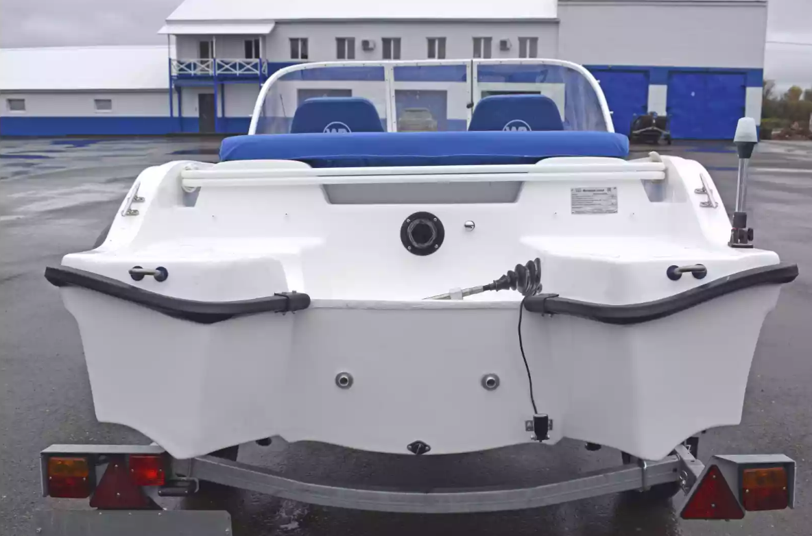 Стеклопластиковый катер Wyatboat-430DCМ (килевая) в Сызрани