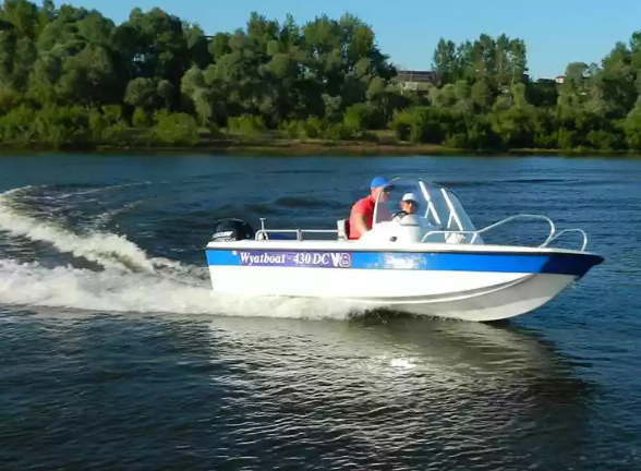 Стеклопластиковый катер Wyatboat-430 DC (тримаран) в Сызрани