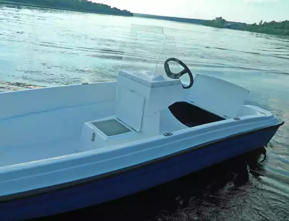 Стеклопластиковая лодка Пингвин с консолью (тримаран) в Сызрани