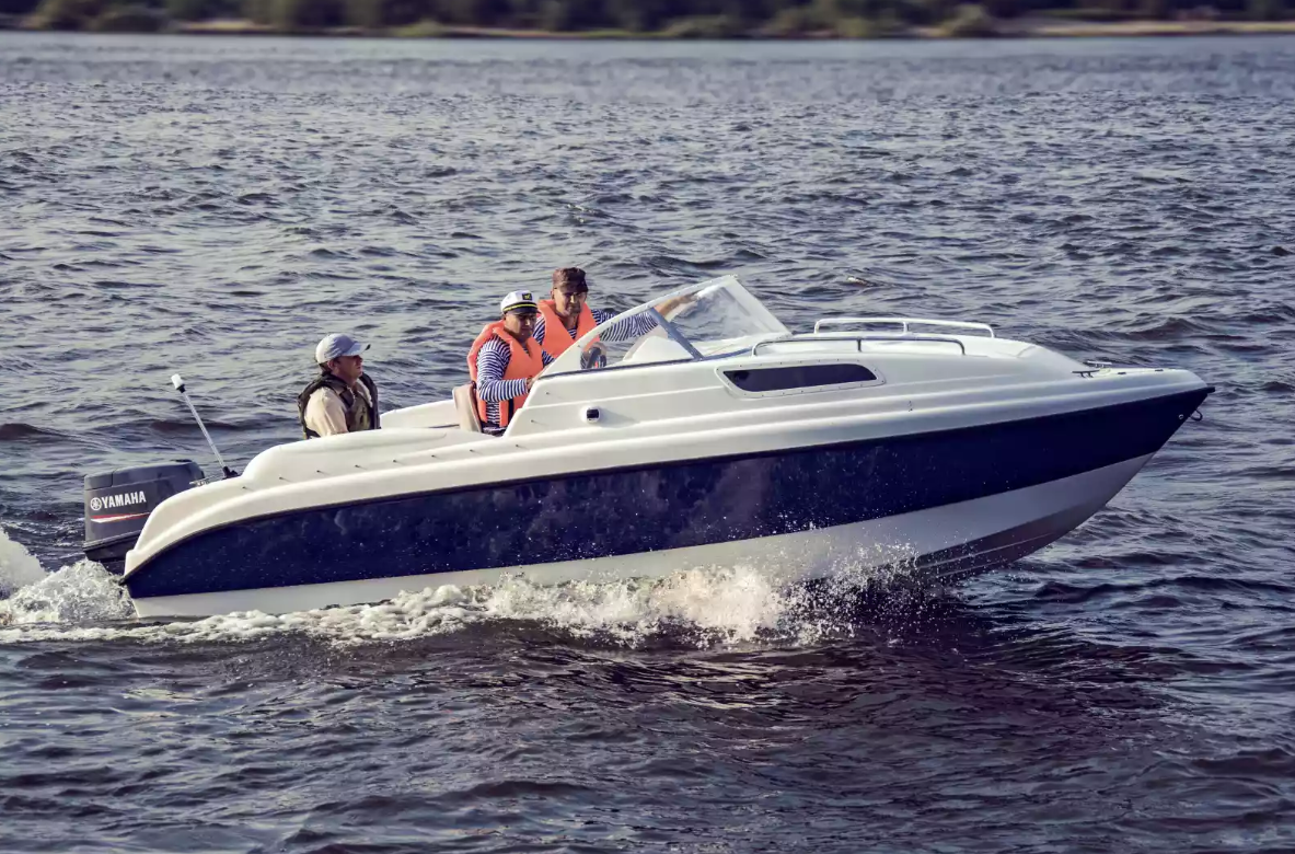 Стеклопластиковый катер Neman-550 с каютой в Сызрани