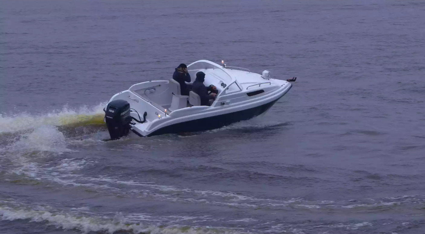 Стеклопластиковый катер Neman-550 с каютой в Сызрани